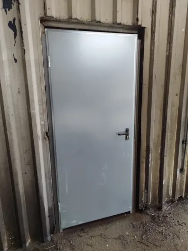 Remplacement d'un porte d'atelier à Tresses, Fargues-Saint-Hilaire, MD RENOVATION