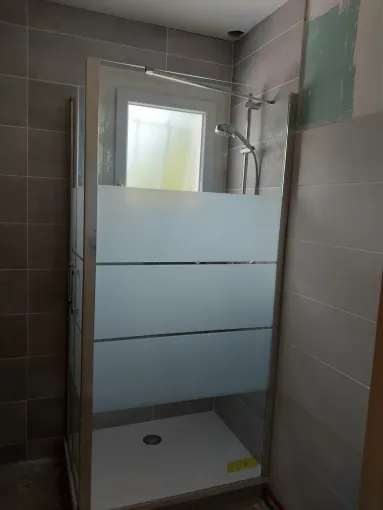 Rénovation d'une salle de bain à Cadarsac avec remplacement d'une baignoire par une douche, Fargues-Saint-Hilaire, MD RENOVATION