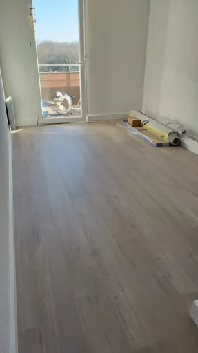 Pose de parquet à St Caprais, chambre, cuisine, salon et couloir, Fargues-Saint-Hilaire, MD RENOVATION