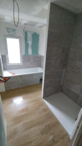 Ragréage, carrelage et faïence salle de bain et cellier à Léognan, Fargues-Saint-Hilaire, MD RENOVATION