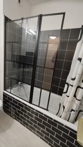 Remplacement d'un tablier de baignoire et pose d'une paroi de douche à Le Bouscat, Fargues-Saint-Hilaire, MD RENOVATION