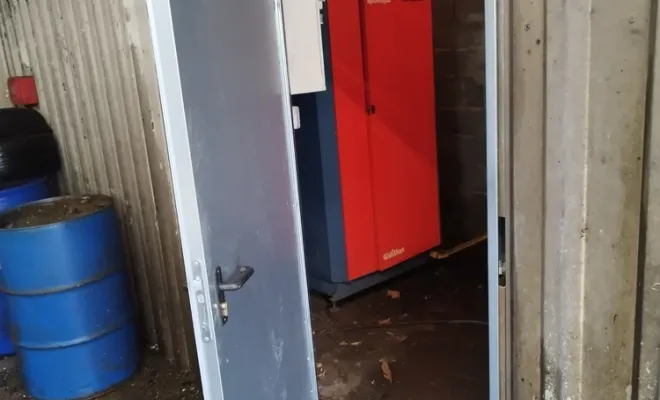 Remplacement d'un porte d'atelier à Tresses, Fargues-Saint-Hilaire, MD RENOVATION