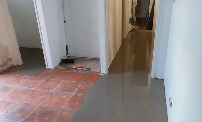Ragréage et carrelage d'un WC et d'une entrée à Léognan, Fargues-Saint-Hilaire, MD RENOVATION