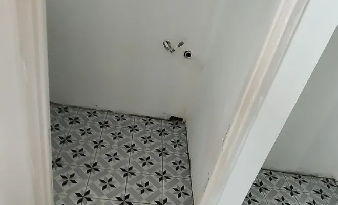 Ragréage et carrelage d'un WC et d'une entrée à Léognan, Fargues-Saint-Hilaire, MD RENOVATION